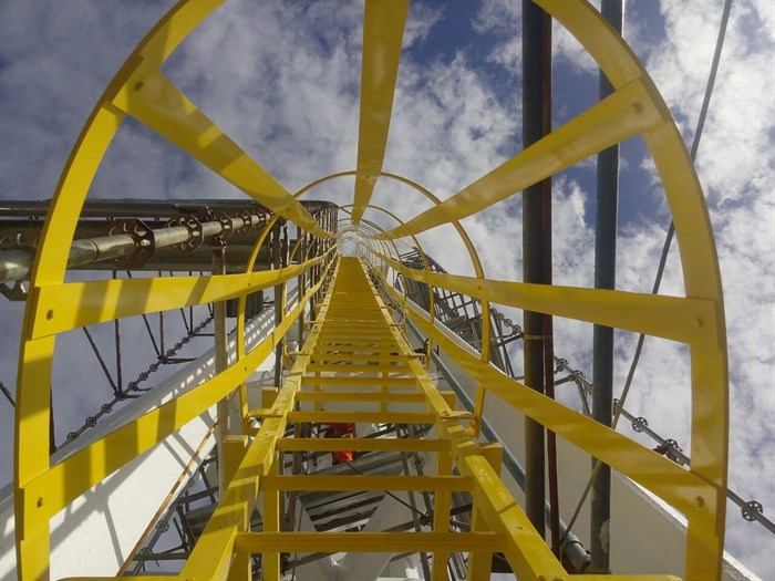 ESCALERAS DIELECTRICAS 